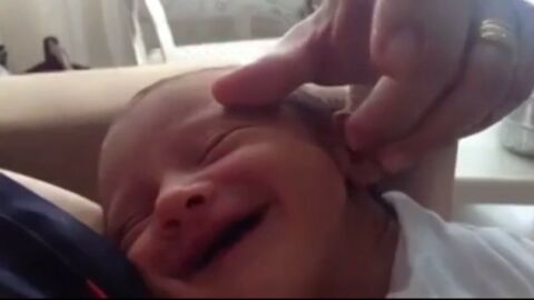 Ce Bebe Decroche Son Tout Premier Sourire Le Resultat Est Adorable