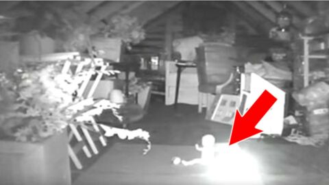 Ils installent une caméra dans son grenier pour voir ce qu'il s'y passe la nuit. Le résultat est terrifiant !