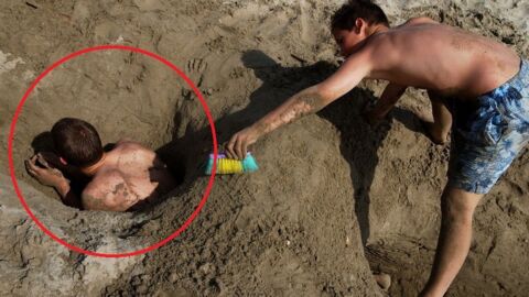 S'enterrer dans le sable sur la plage : un jeu dangereux qui peut vous tuer... La preuve.