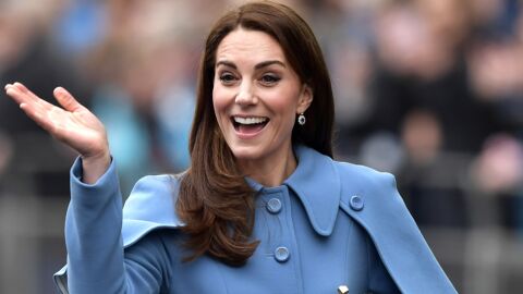 Kate Middleton : sa tenue très élégante pour sa sortie officielle avec la reine (Vidéo)