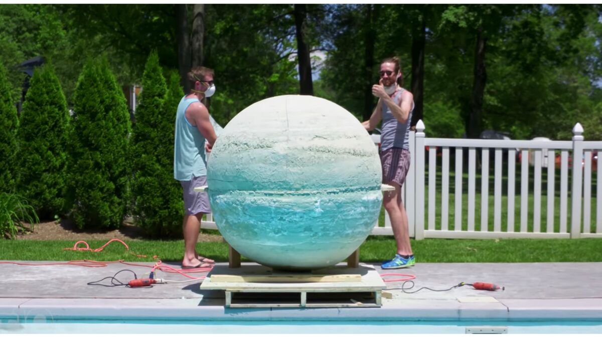 Ils créent la boule de bain la plus grosse du monde
