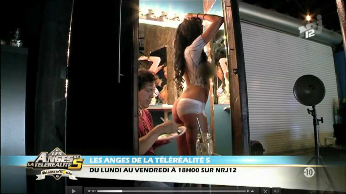 Julie Secret Story 5 Nue Les Anges de la télé-réalité 5 : Nabilla nue en pleine séance de  body-painting