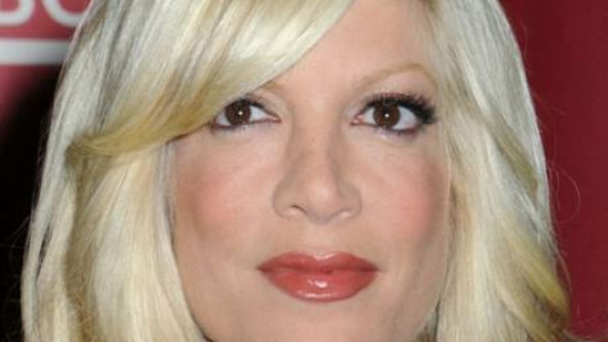 Tori Spelling S Affiche Nue Devant Ses Enfants