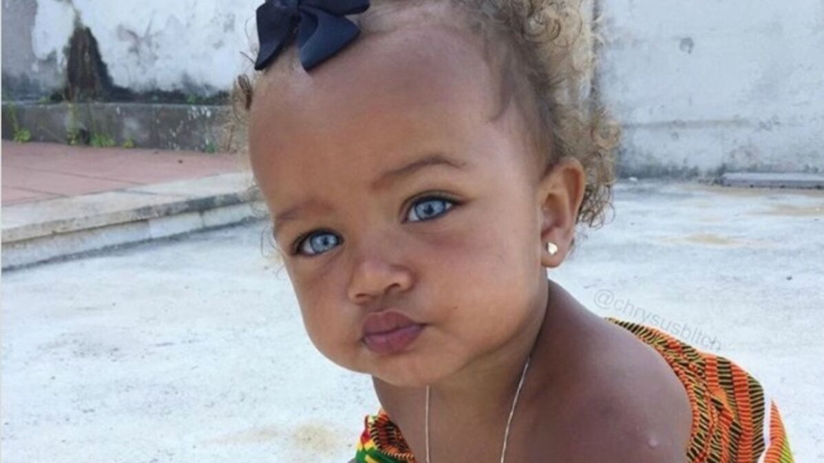 Elle Retrouve La Photo De Sa Fille De 1 An Postee Sur Internet Mais Avec Un Petit Detail En Plus