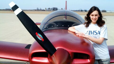 A 14 ans, elle construisait son propre avion et le pilotait. La voici 7 ans plus tard !