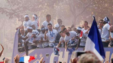 Mondial 2018 : pourquoi la parade des Bleus sur les Champs Elysées a mis les supporters en colère