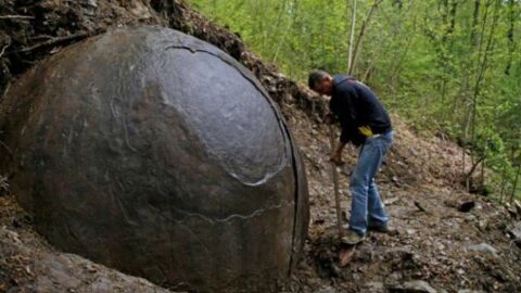 Cette sphère découverte en Bosnie donne lieu aux théories les plus folles quant à son origine