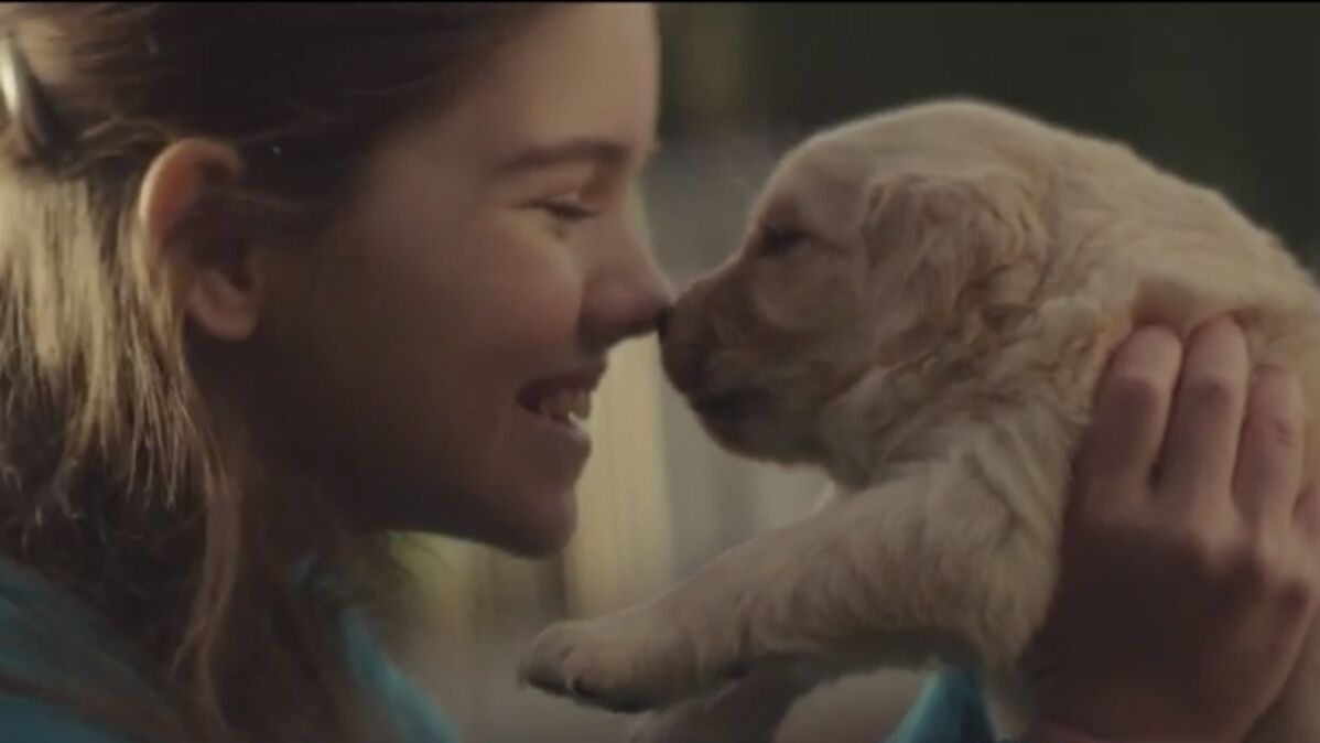 Cette jeune fille et son chien ont grandi ensemble. Vous allez être ému