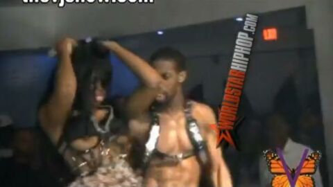Kelly Rowland : Seins nus pendant un concert