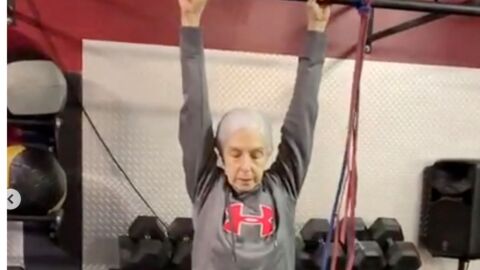 CrossFit : à 72 ans elle devient la mascotte de la salle de sport !