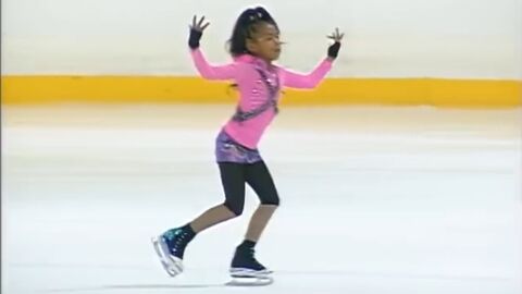 A 9 ans, cette fillette est déjà un prodige du patinage. Un talent rare !