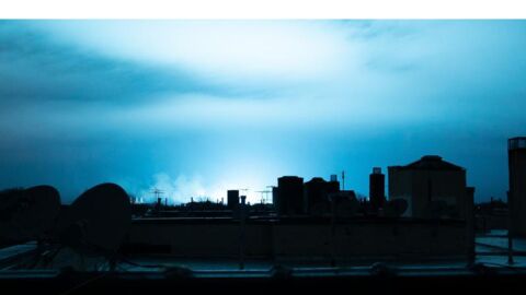 "Les extraterrestres sont là" : une lumière bleue dans le ciel de New York inquiète les habitants