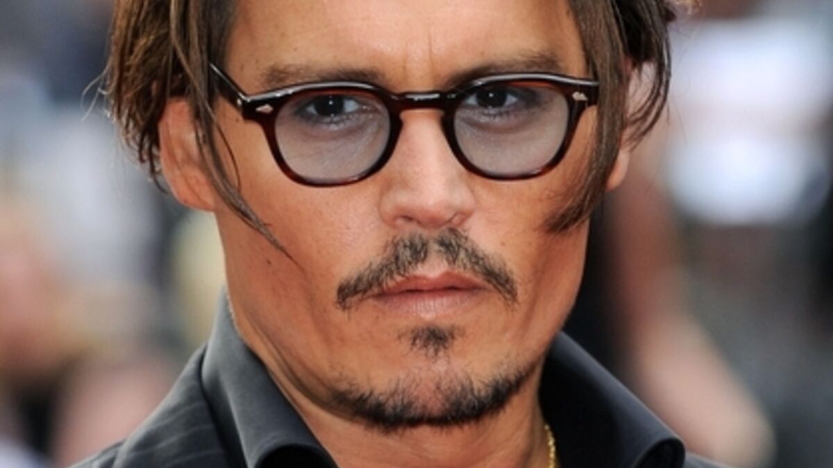 Как сделать прическу джонни деппа Vidéo Johnny Depp, complètement ivre