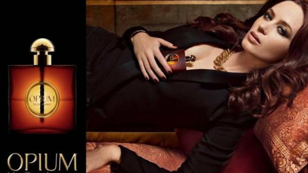 Yves Saint-Laurent: La nouvelle campagne pour Opium avec Emily Blunt,  dévoilée