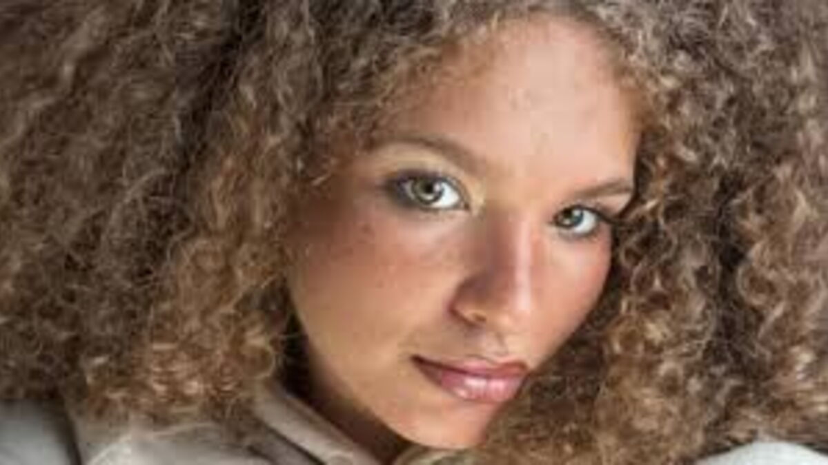 “Elle a illuminé ma vie” : Léa Haddad (Star Academy) raconte l’arrivée de sa fille Orlie Haya et son combat pour devenir maman