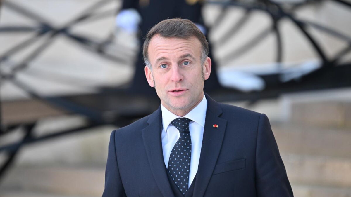 Droits de douane : Emmanuel Macron veut enclencher le "bazooka commercial" contre Donald Trump