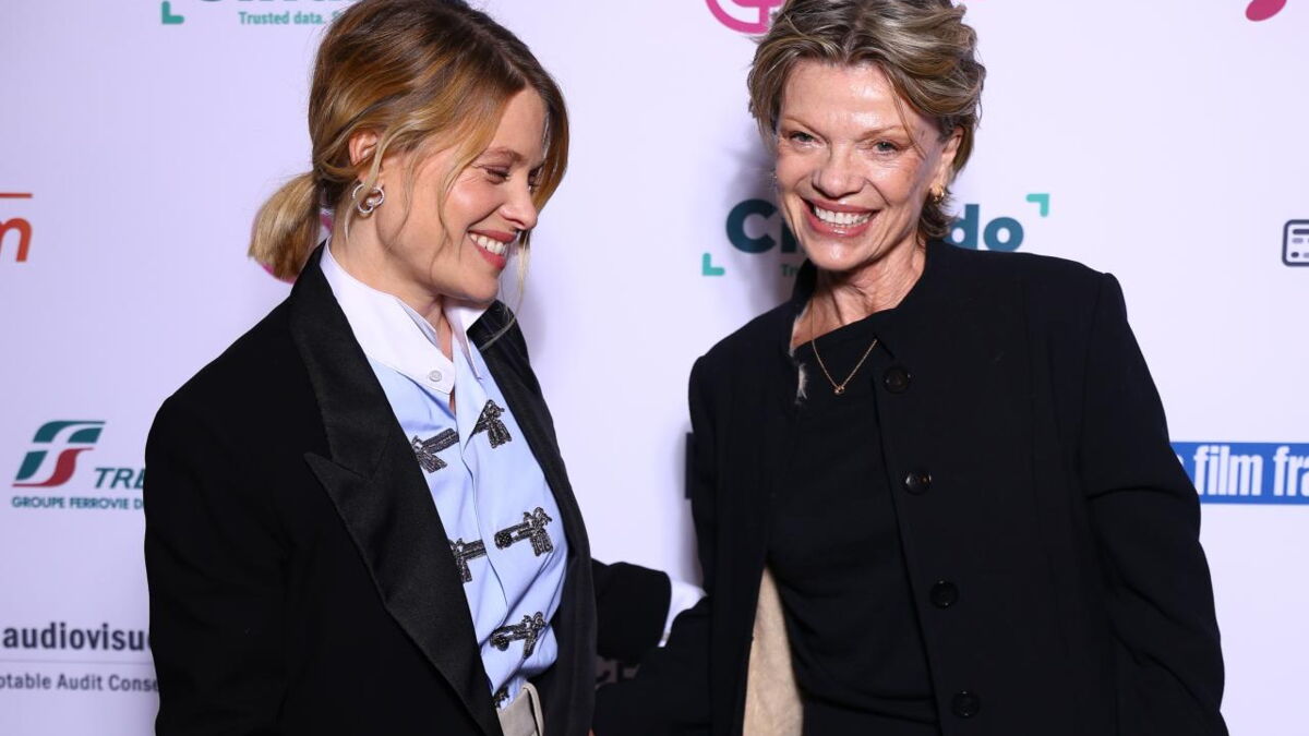 Mélanie Thierry et sa mère : la ressemblance qui fascine à la cérémonie des Lumières 2026