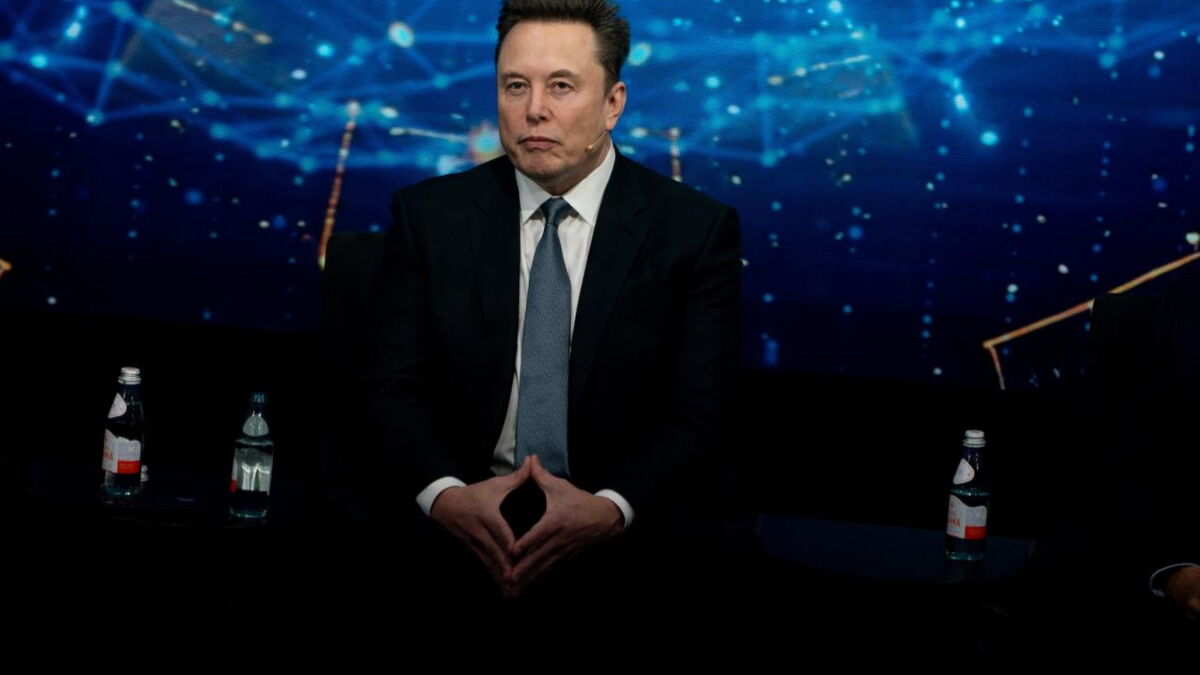 Elon Musk et Michael O’Leary : le duel explosif entre Ryanair et Starlink à propos d'Internet dans les avions