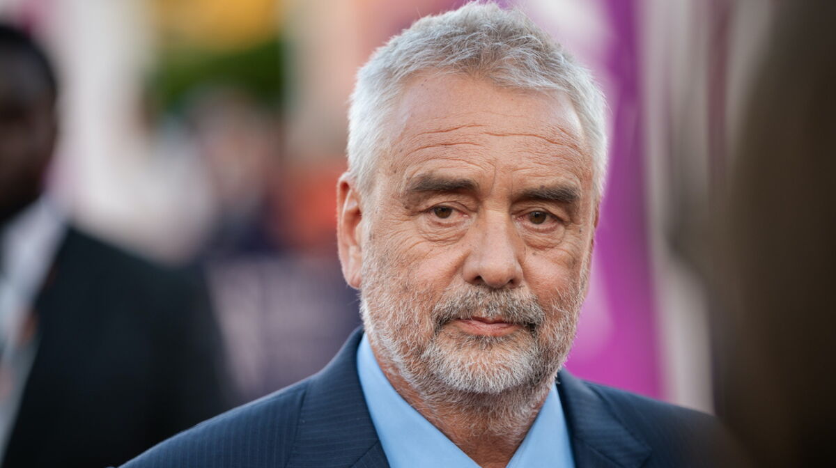 Luc Besson : sa réaction fracassante après la condamnation des chasseurs ayant tué un cerf sur sa propriété