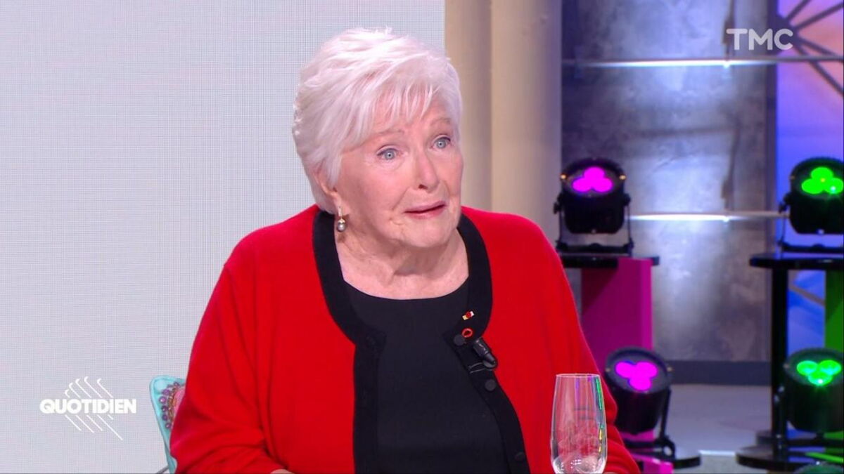 Line Renaud en pleine forme à 97 ans lors d’une apparition à Paris