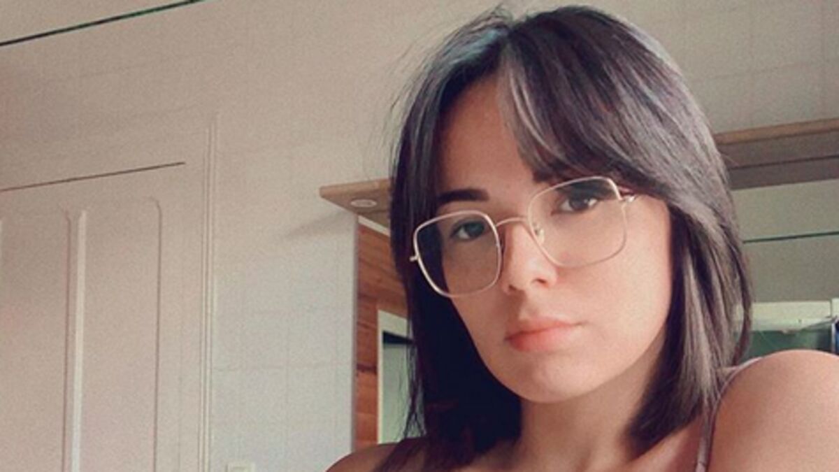 Agathe Auproux remet à leur place les internautes qui lui laissent des  commentaires déplacés