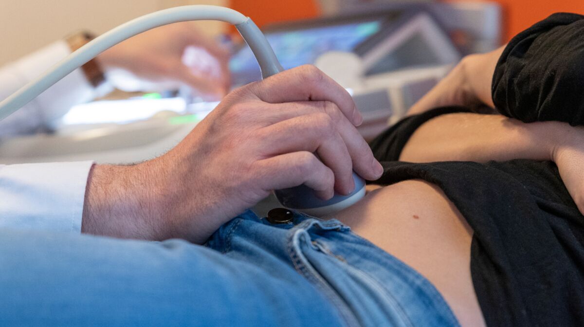 Un gynécologue de Chartres mis en examen pour viols et agressions sur  plusieurs patientes