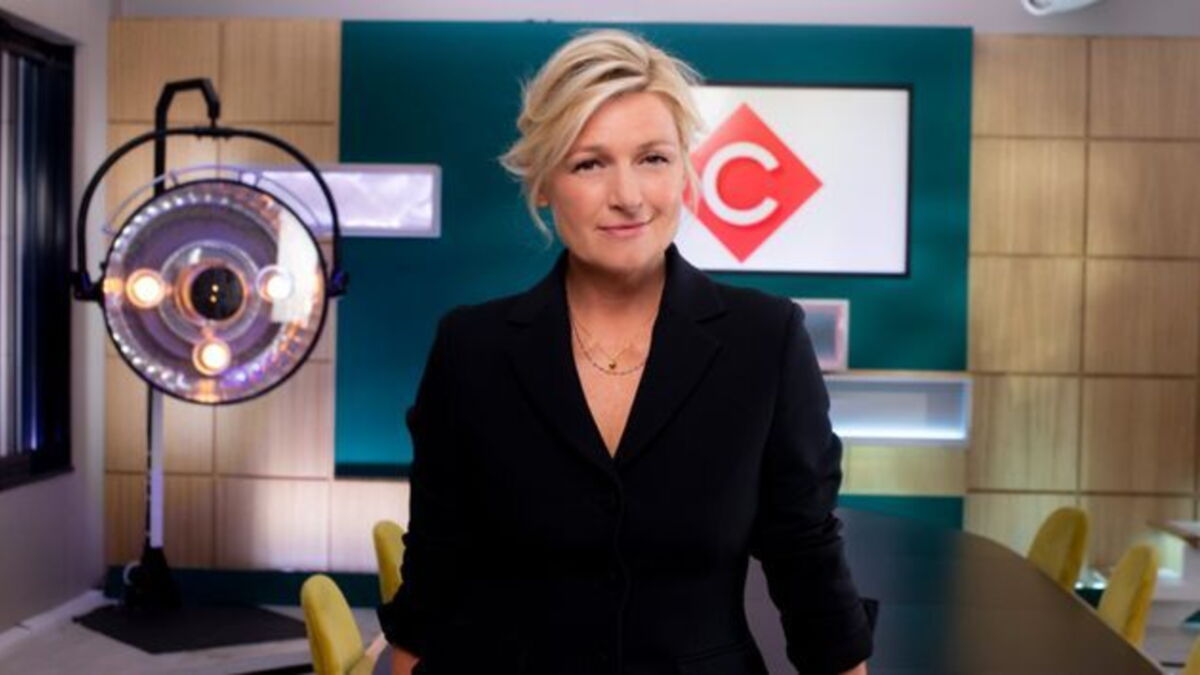 “On est bridés !” : colère à C à vous après l’interdiction de recevoir des politiques