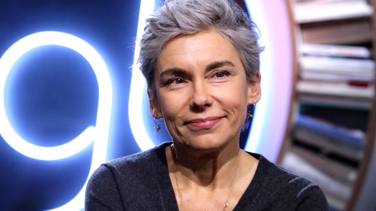 Elisabeth Quin évoque la décision de sa fille de 22 ans de garder son bébé Elisabeth Quin évoque la décision de sa fille de 22 ans de garder son bébé