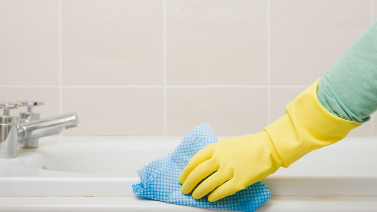Nettoyage de la salle de bain - Femme Ménage à domicile