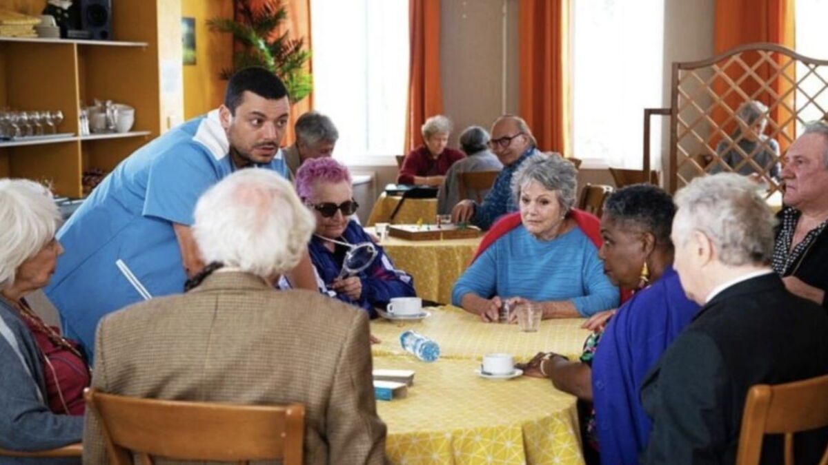 Audiences TV (dimanche 18 janvier 2026) : Maison de retraite sur TF1 s’envole, la CAN sur M6 explose chez les jeunes