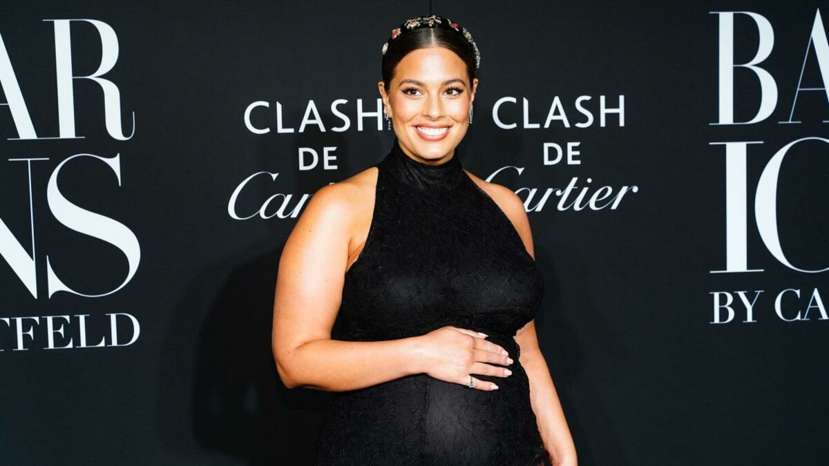 Ashley Graham enceinte dévoile son corps nu en vidéo