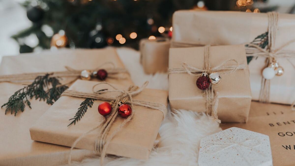 NIVEA Calendrier de l'Avent 2022, Coffret NIVEA contenant 24 must-have pour  patienter jusqu'à Noël, Calendrier Noël avec produits cosmétiques et  accessoires : : Beauté et Parfum