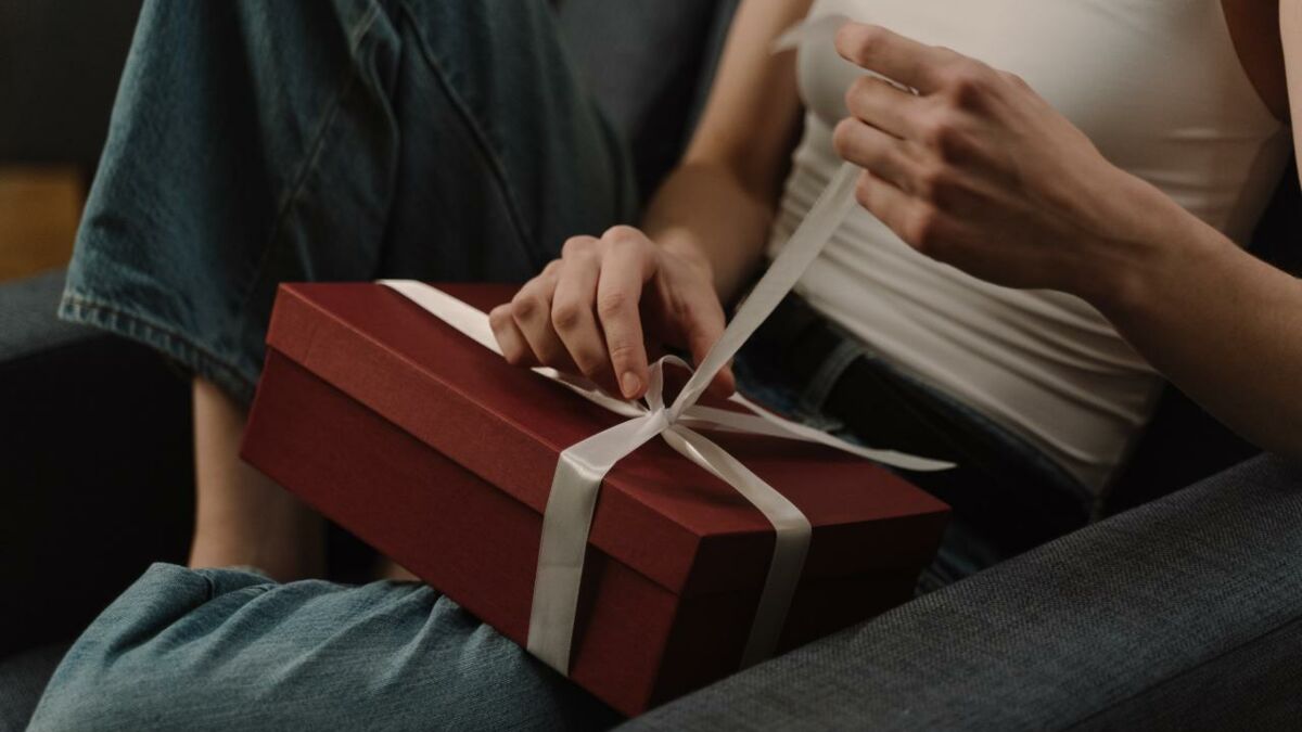 Ces 5 cadeaux de Noël seront des idées parfaites pour une fille de 18 ans