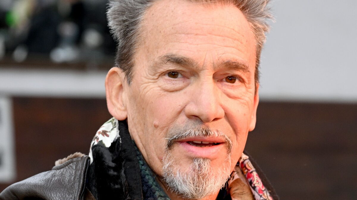Après sa lutte contre le cancer, Florent Pagny fait face à de nouveaux problèmes de santé Après sa lutte contre le cancer, Florent Pagny fait face à de nouveaux problèmes de santé