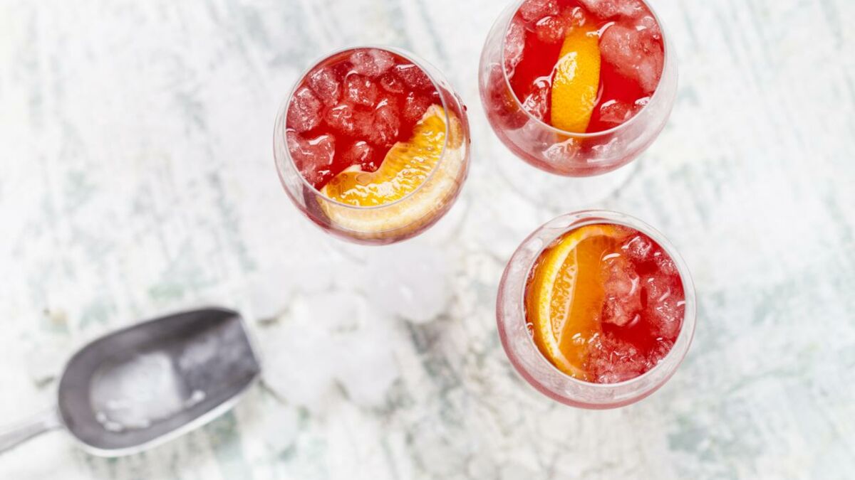 A Symphony of Taste and Lust: Prosecco Aperol and Sparkling Water Mixes that Will Leave You Craving More
