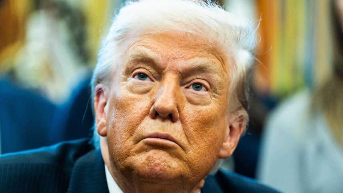 Donald Trump : son doigt d’honneur à un ouvrier Ford affole la toile