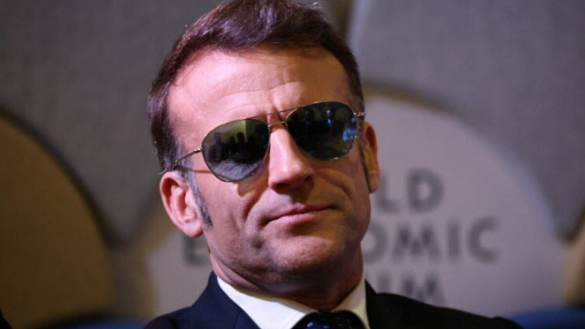 Macron et ses lunettes à 659 euros : d’un simple cadeau à un accessoire culte et politique