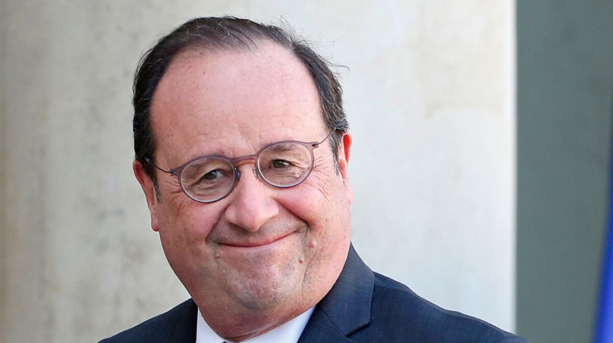 « Un peu facile ", François Hollande et Julie Gayet avec un t-shirt LGBTI+,  ils suscitent les réactions