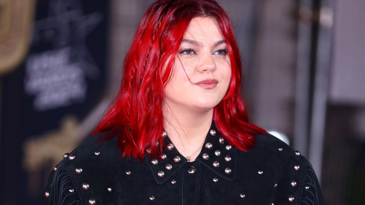 "T'es la personne la plus...", Louane dévoile une rare photo enceinte et se  confie sur son chéri
