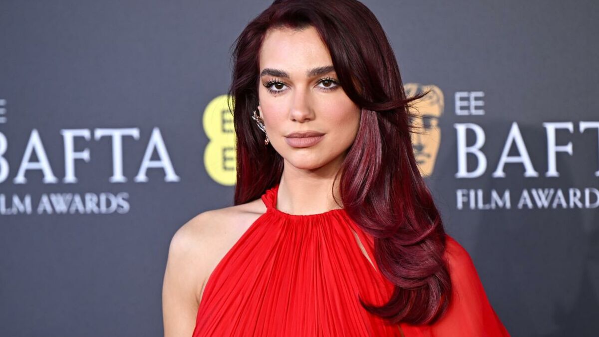 Ce rouge à lèvres est la signature de la bouche nude de Dua Lipa