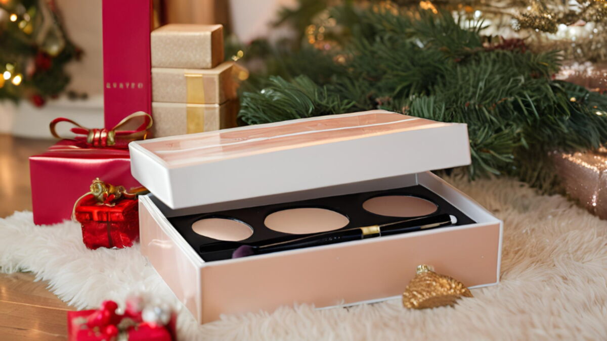 Les 5 coffrets de make up festifs pour des looks pétillants à Noël à partir de 14 € Les 5 coffrets de make up festifs pour des looks pétillants à Noël à partir de 14 €