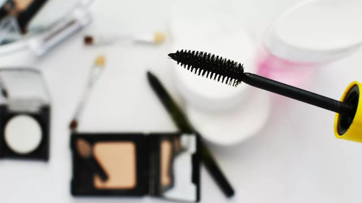 Mascara Allonge Et Recourbe Cils Noir Essence - Effet Recourbant - Neuf Sous Blister