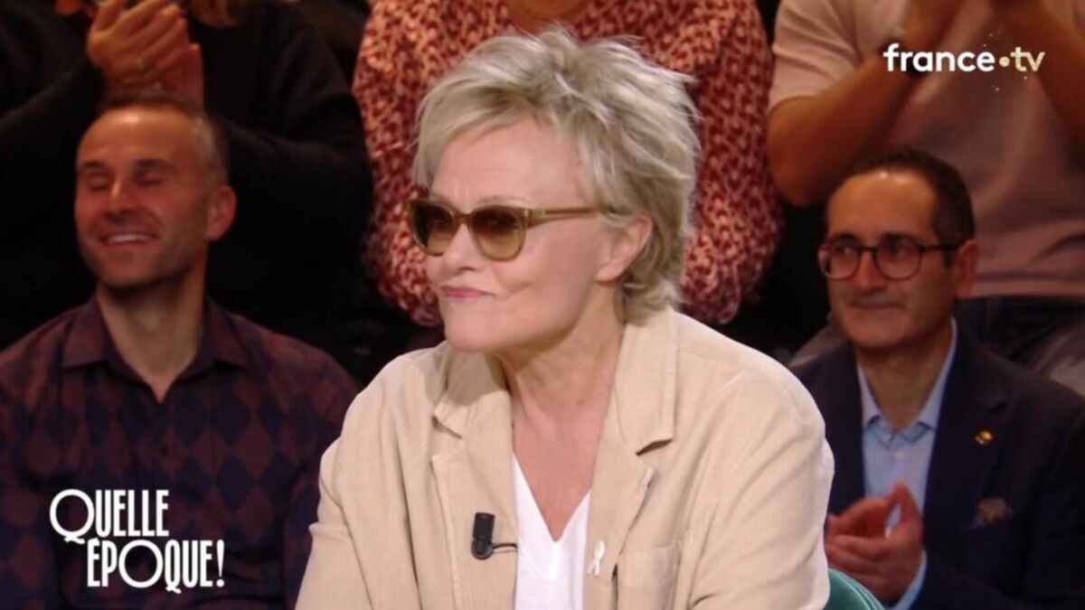 "J’ai tout conduit… même des bus !" : Muriel Robin se confie sur ses petits boulots improbables, ses plaisirs coupables et son permis moto à 70 ans