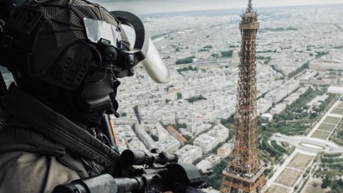 Netflix prépare une série explosive sur le GIGN avec Tomer Sisley Netflix prépare une série explosive sur le GIGN avec Tomer Sisley