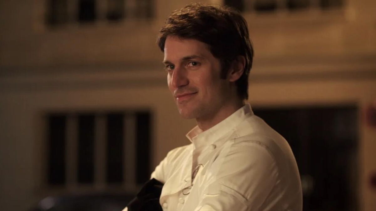 Lucas Bravo (Emily in Paris) : Retour sur son casting chaotique avant la gloire sur Netflix