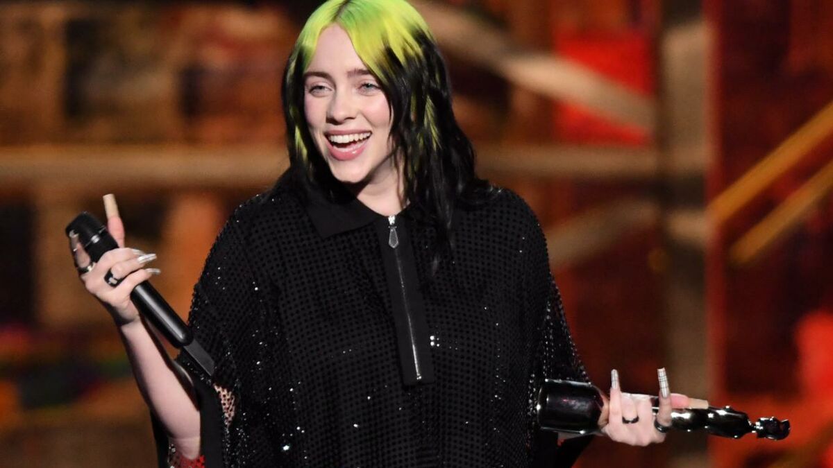 Billie Eilish se déshabille pour lutter contre le body shaming