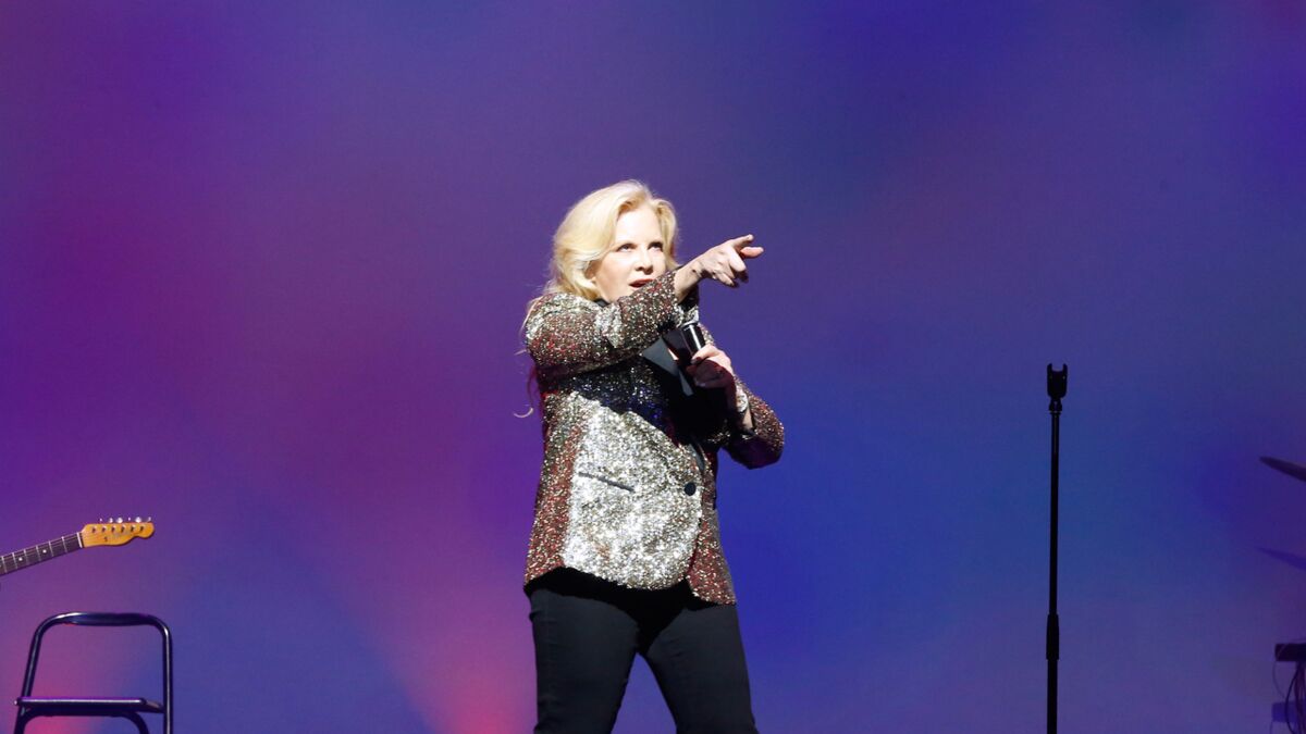 Sylvie Vartan, effondrée, prend la parole après son concert qui a tourné à  la catastrophe