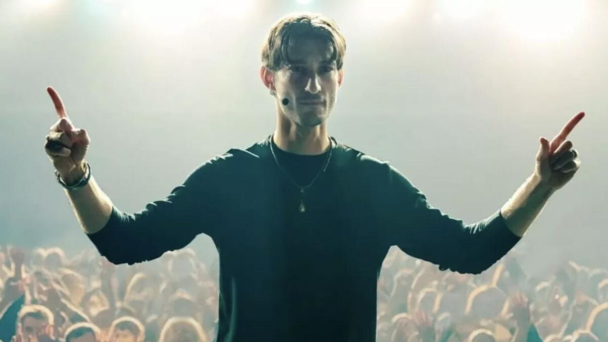 Pierre Niney et le défi du bain glacé pour "Gourou" : vérité ou mise en scène ?