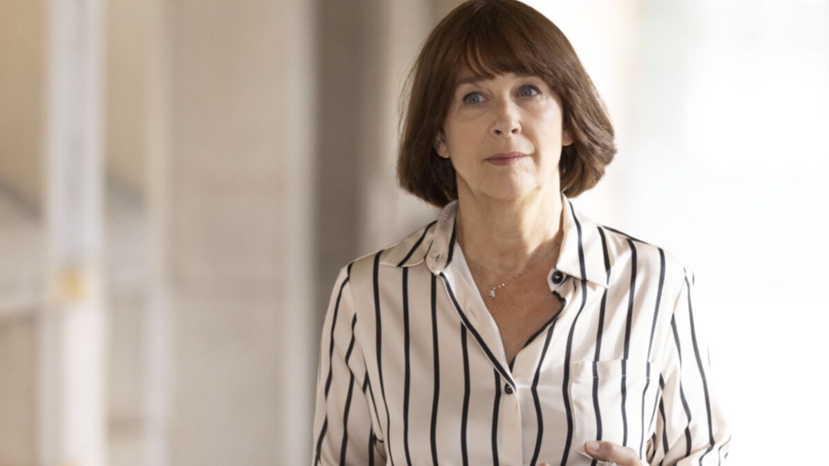 Le Diplôme (TF1) : La drôle de perruque d’Isabelle Gélinas qui fait hurler de rire l’équipe… et les téléspectateurs