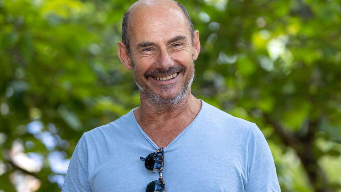 « Je me suis senti complètement nul » : Bernard Campan se confie sur son passé scolaire à l’occasion de la série "Le Diplôme"